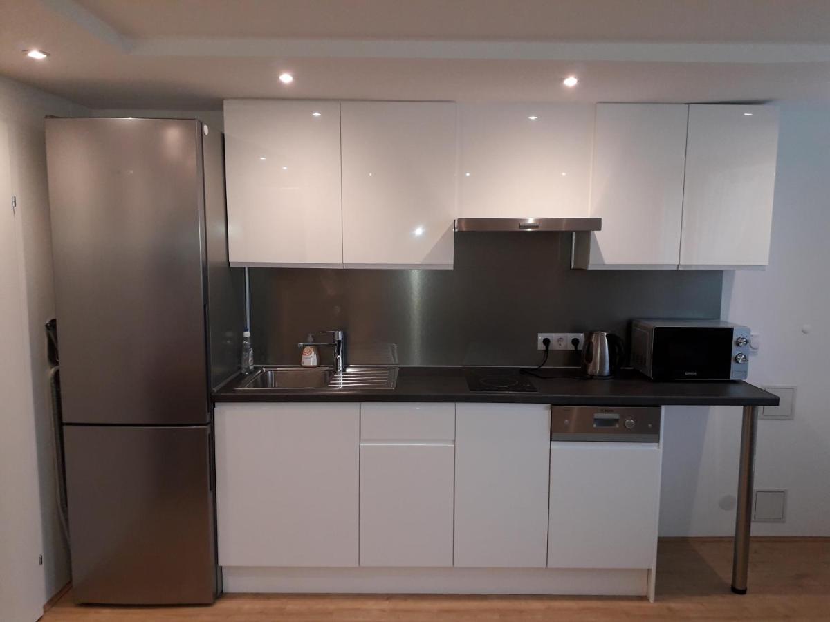 Cosy Flat In The Quiet Area With Own Garden, Free Parking And Direct Public Transport Link To The Centre Apartment Viena Exterior foto