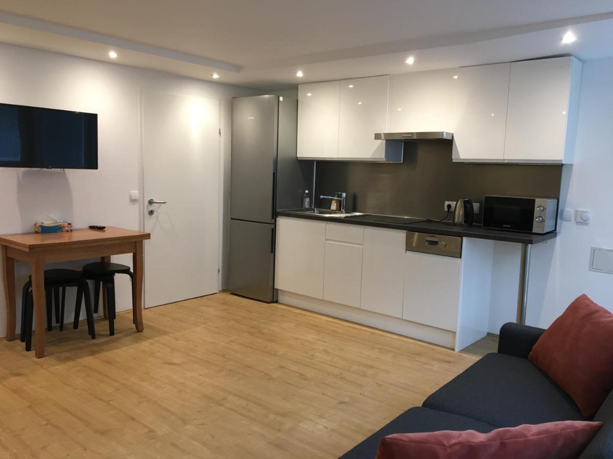 Cosy Flat In The Quiet Area With Own Garden, Free Parking And Direct Public Transport Link To The Centre Apartment Viena Exterior foto