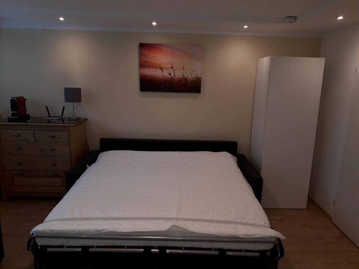 Cosy Flat In The Quiet Area With Own Garden, Free Parking And Direct Public Transport Link To The Centre Apartment Viena Exterior foto