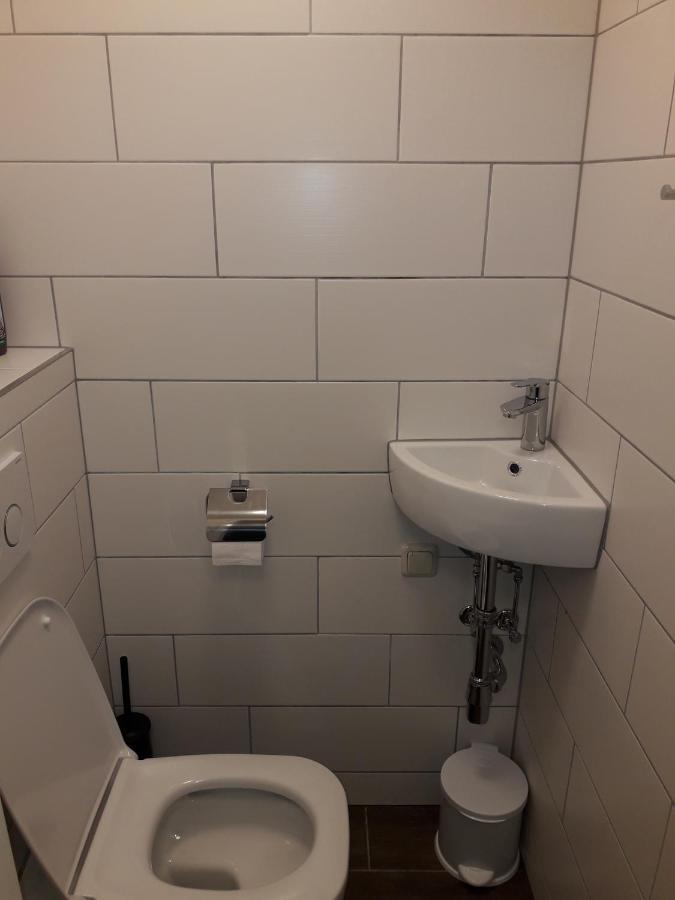 Cosy Flat In The Quiet Area With Own Garden, Free Parking And Direct Public Transport Link To The Centre Apartment Viena Exterior foto