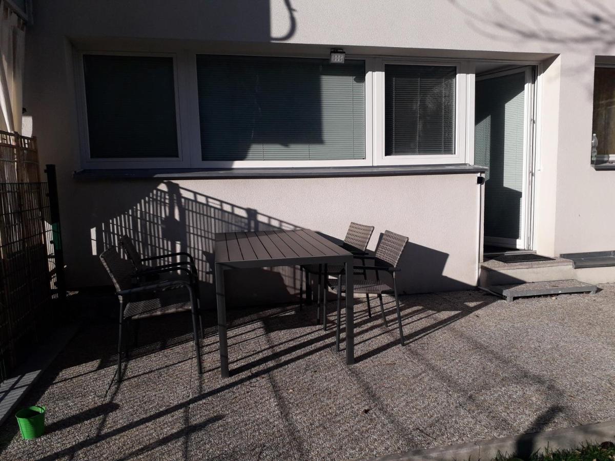 Cosy Flat In The Quiet Area With Own Garden, Free Parking And Direct Public Transport Link To The Centre Apartment Viena Exterior foto